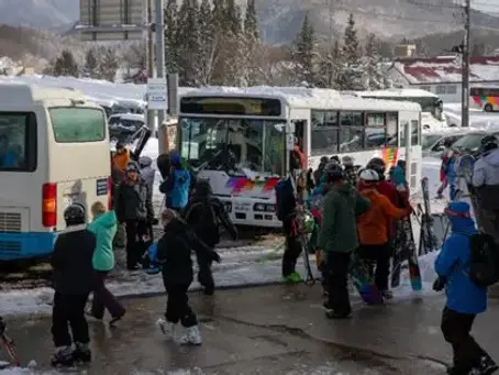 The Ultimate Guide to Navigating the Valley Shuttle in Hakuba