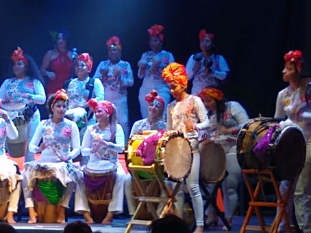 Al ritmo de las tamboreras de Colombia, el Carnaval Internacional de las Artes bajó el telón 2020