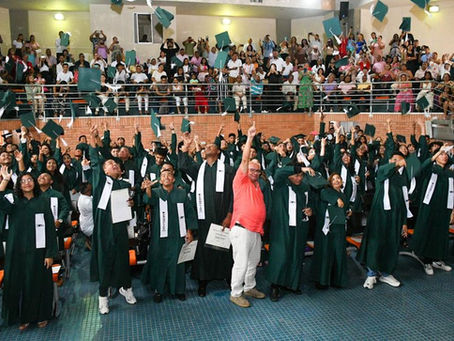 Sucre celebra la graduación de 102 artistas