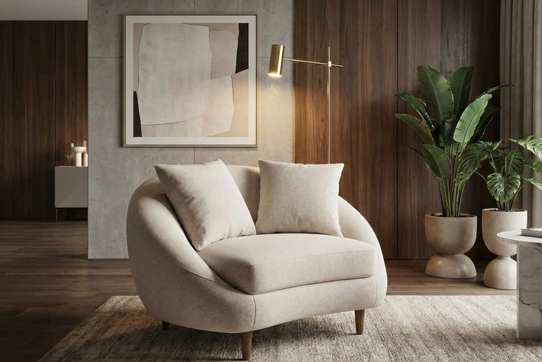 A luxurious hospitality armchair with a deep, wide seat and an organic half-moon structure for complete customization.