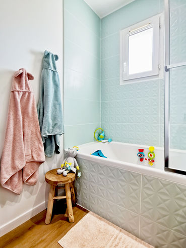 Maison Perrier, Décoration d'intérieur à Six-Fours-Les-Plages / Rénovation baignoire salle de bain.