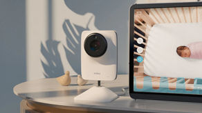 Smart camera monitoring a baby that can be seen by a screen next to it