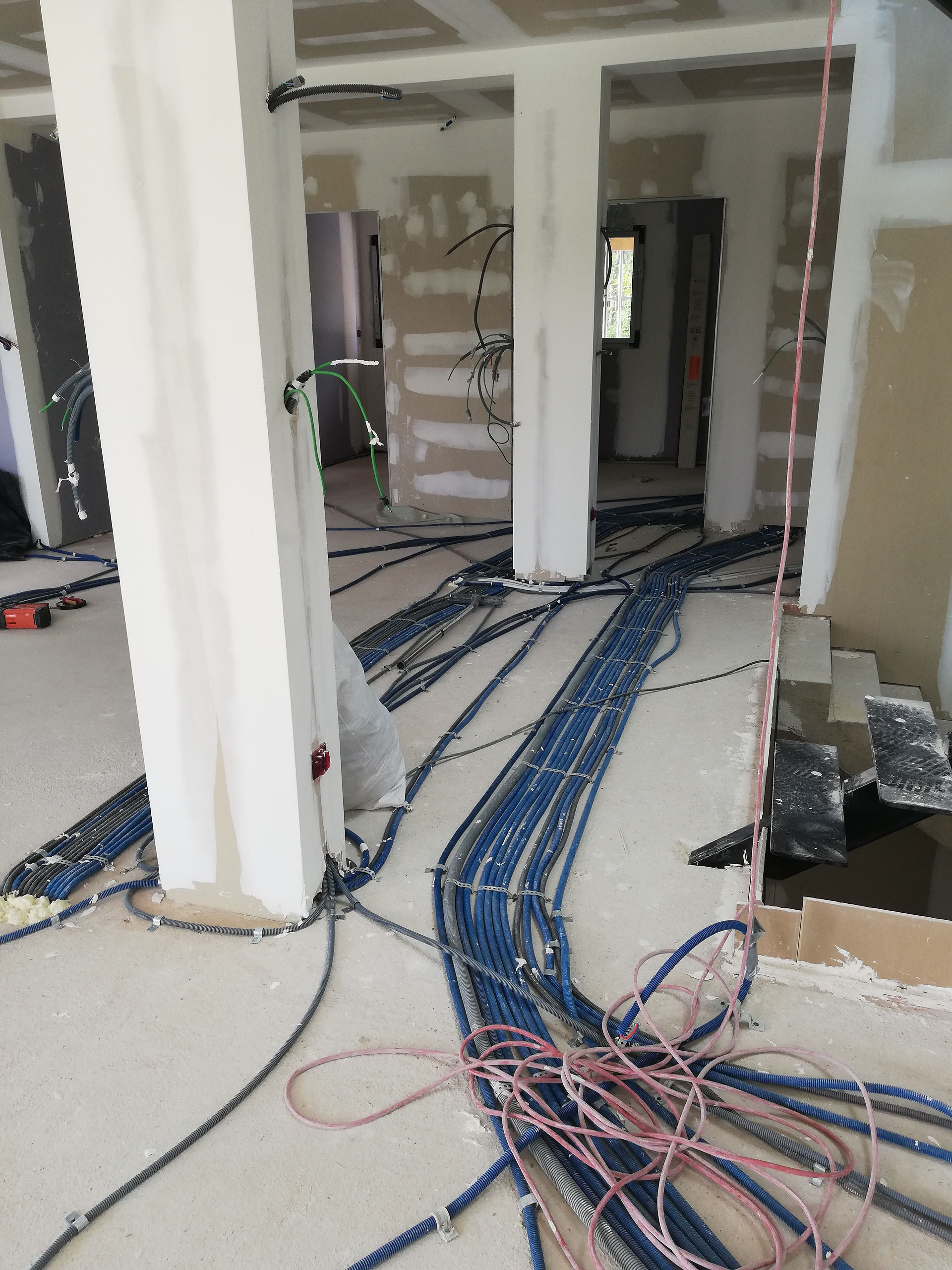 Création installation complète électricité plomberie chauffage