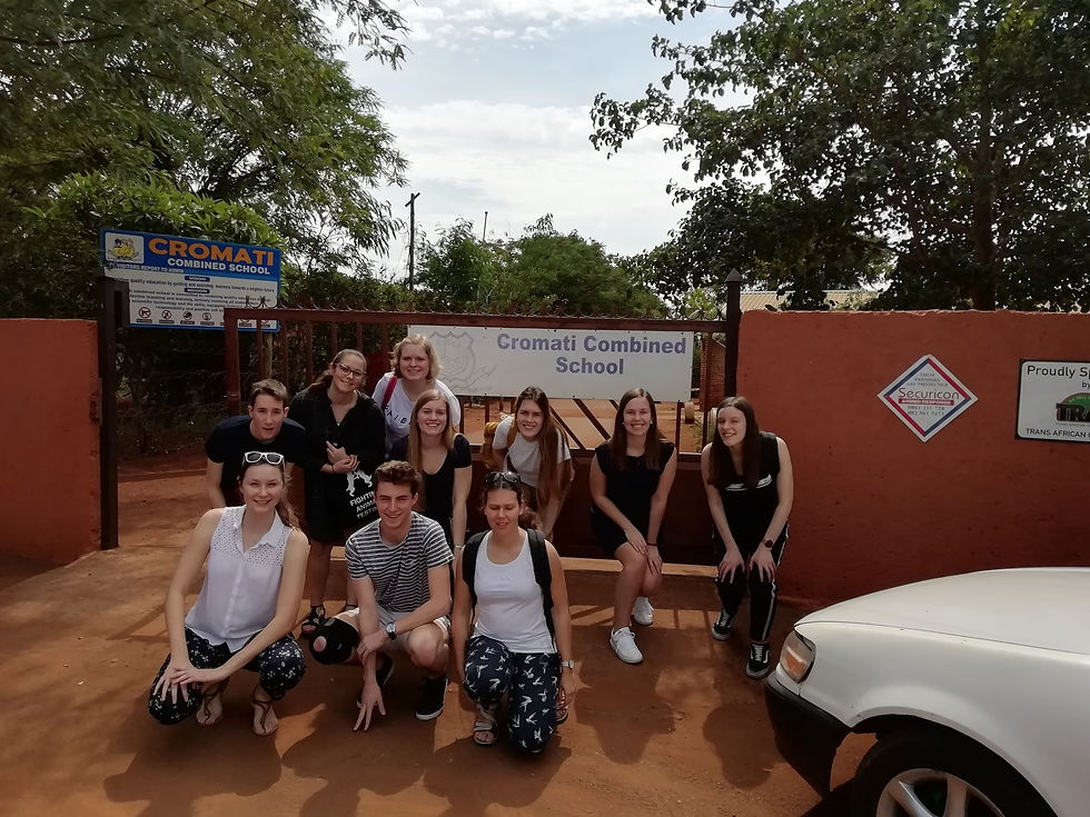 De groep voor de Cromati Combined School
