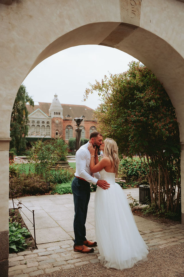 intimate Copenhagen elopement photography