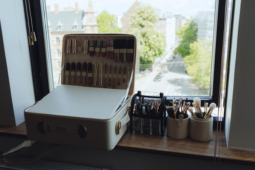 Bride and groom getting ready at Hotel Manon Les Suites in Copenhagen before their wedding ceremony
