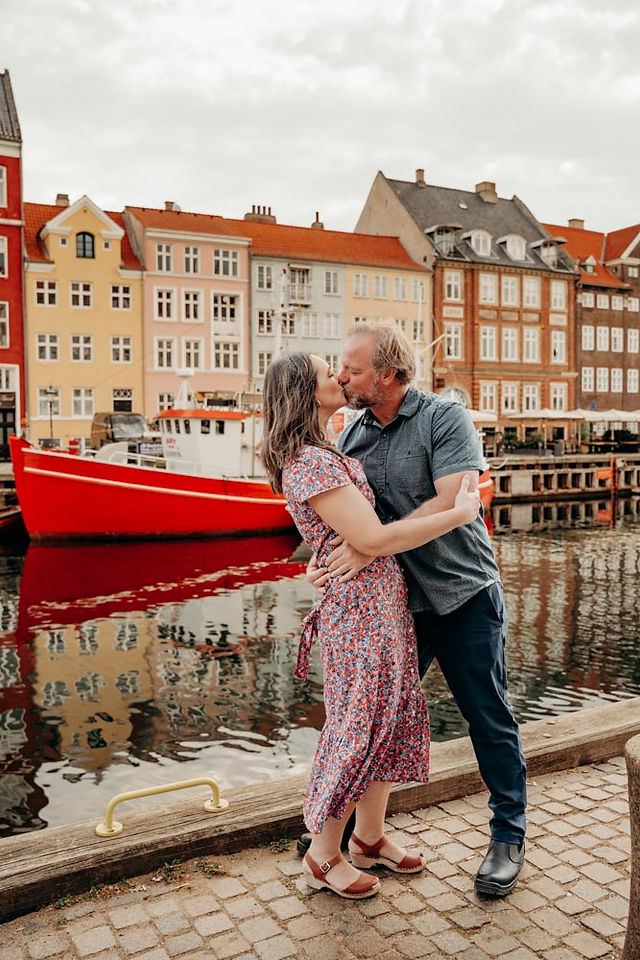Romantic couples photoshoot in Nyhavn by Bigwig Photography