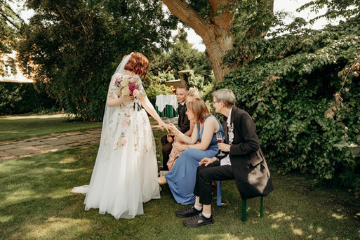 Capturing the love and celebration of Sissel and Rasmus’ wedding at Mielcke & Hurtigkarl, from intimate couple portraits to festive guest moments.