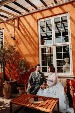 Capturing the love and celebration of Sissel and Rasmus’ wedding at Mielcke & Hurtigkarl, from intimate couple portraits to festive guest moments.