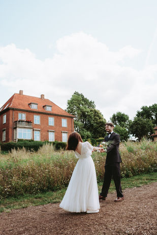 Bride and groom enjoying a relaxed portrait session in Roskilde, Denmark