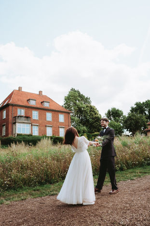 Bride and groom enjoying a relaxed portrait session in Roskilde, Denmark