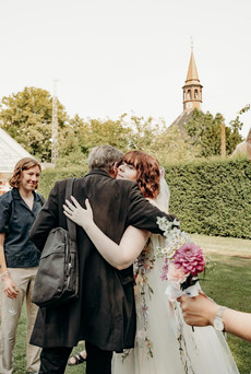 Capturing the love and celebration of Sissel and Rasmus’ wedding at Mielcke & Hurtigkarl, from intimate couple portraits to festive guest moments.