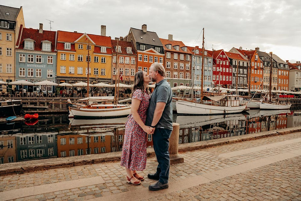 Romantic couples photoshoot in Nyhavn by Bigwig Photography