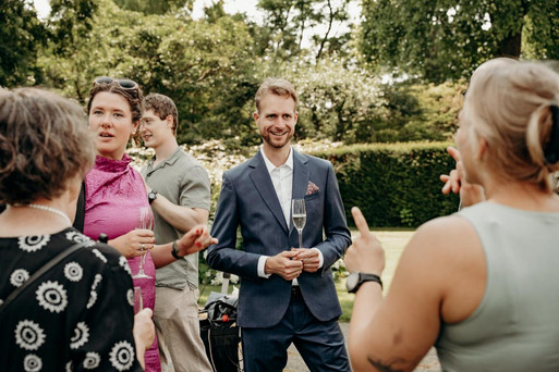 Capturing the love and celebration of Sissel and Rasmus’ wedding at Mielcke & Hurtigkarl, from intimate couple portraits to festive guest moments.