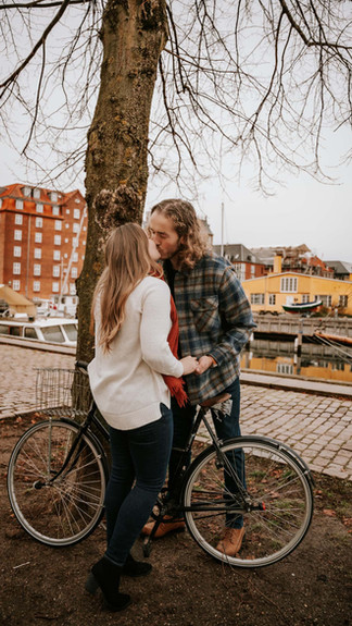 Sunrise couple photoshoot in Copenhagen streets