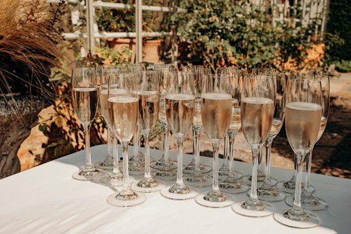 Capturing the love and celebration of Sissel and Rasmus’ wedding at Mielcke & Hurtigkarl, from intimate couple portraits to festive guest moments.