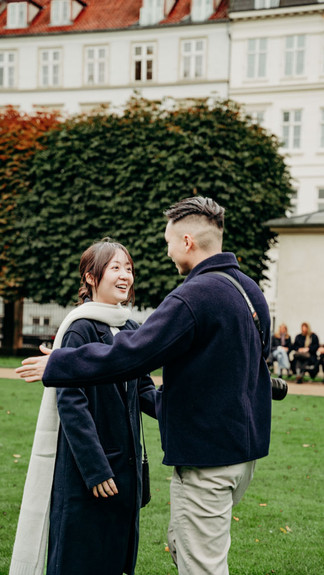 Couple celebrating their engagement in a natural setting surrounded by fall colours in Copenhagen.
