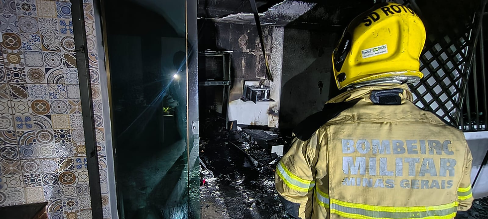 Rapaz fica gravemente ferido em incêndio a residência em Juiz de Fora