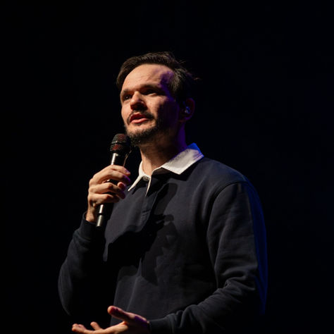 'A gente precisa de leveza neste mundo', Padre Patrick fala sobre como humor ajuda a Evangelizar