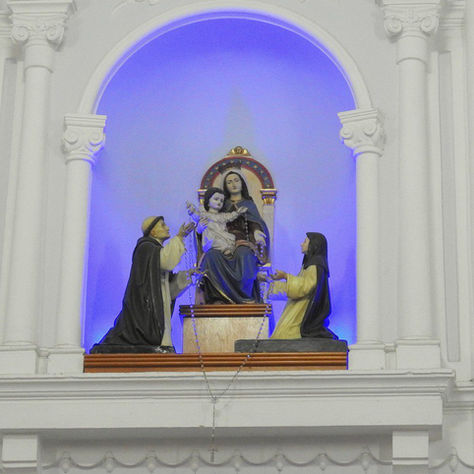 Nossa Senhora do Rosário e o convite aos cristãos para a oração constante pela az