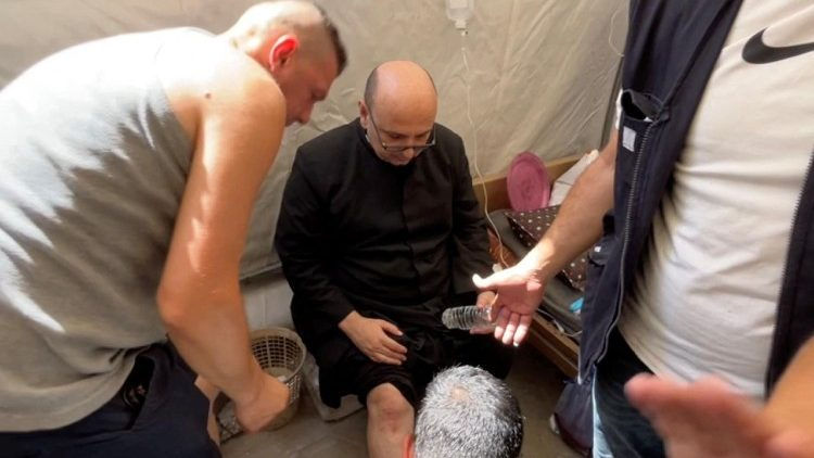 Mensagens de pesar e dura condenação da Igreja contra ataque à paróquia em Gaza