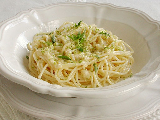 Espaguete ao Limão, Parmesão e Manjericão