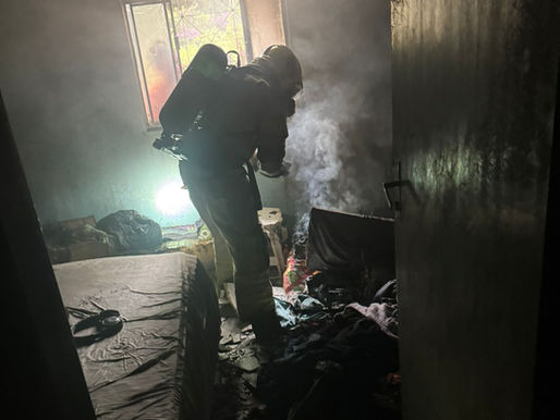 Bombeiros controlam incêndio em casa no Bairro Sagrado Coração em Juiz de Fora