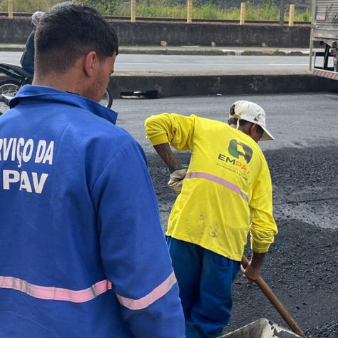 Avenida JK passa por recapeamento e revitalização dos canteiros