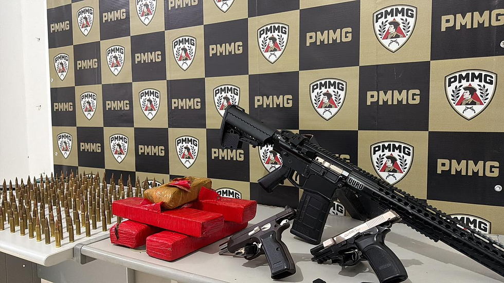 Polícia Militar apreende fuzil, explosivos e drogas em ação na BR-040 em Juiz de Fora