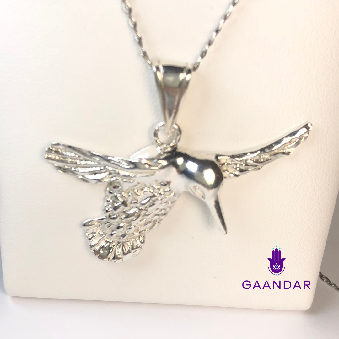 Dije Colibrí en Plata con Cuarzo Rosa