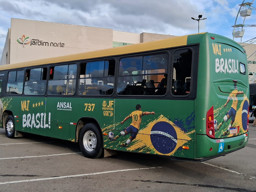 Ônibus temático da Copa do Mundo volta às ruas de Juiz de Fora em ação especial da Ansal