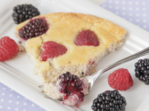 Clafoutis aux framboises : une gourmandise légère sans gluten et sans produits laitiers