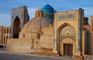 Bukhara_Medrese Amir Alimhana.JPG