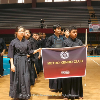 Metroken lining up