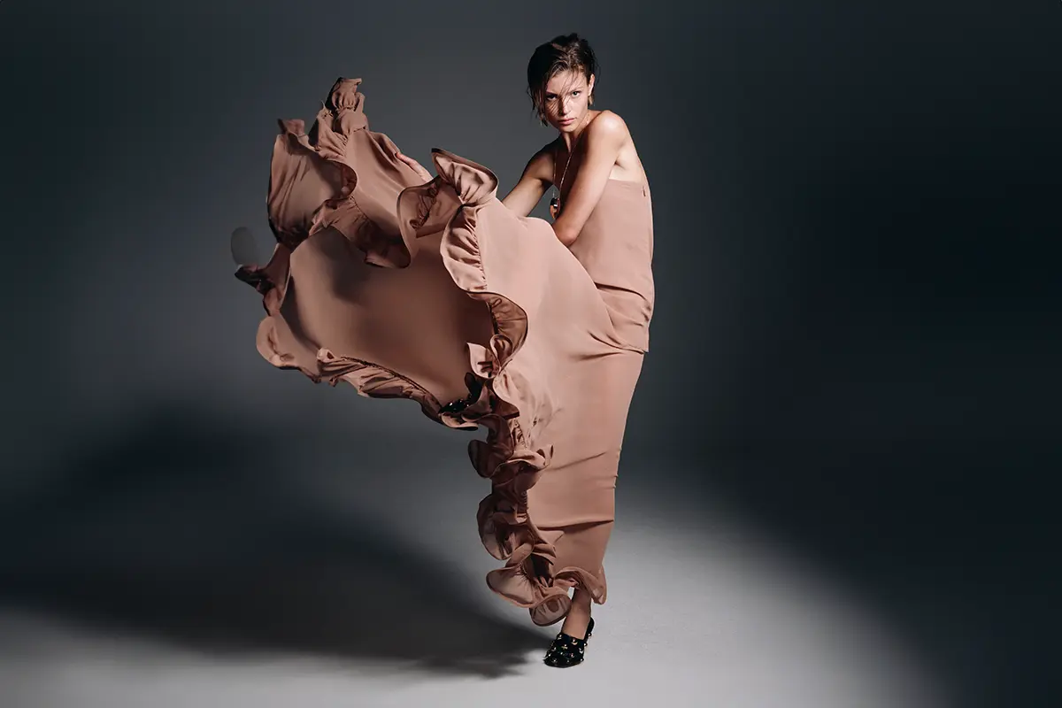 H&M revive su sensibilidad por la moda con la colección Fall Fashion Otoño/invierno 2024, protagonizada por las caras del momento, con Charli XCX, Arca, Lila Moss y Sage Elsesser, entre otros. 