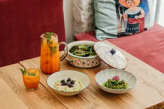 Platos picantes, ciruelas verdes y una limonada única