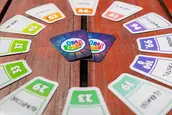 One Round?: El juego de mesa con partidas rápidas llamado a ser el imprescindible de las vacaciones