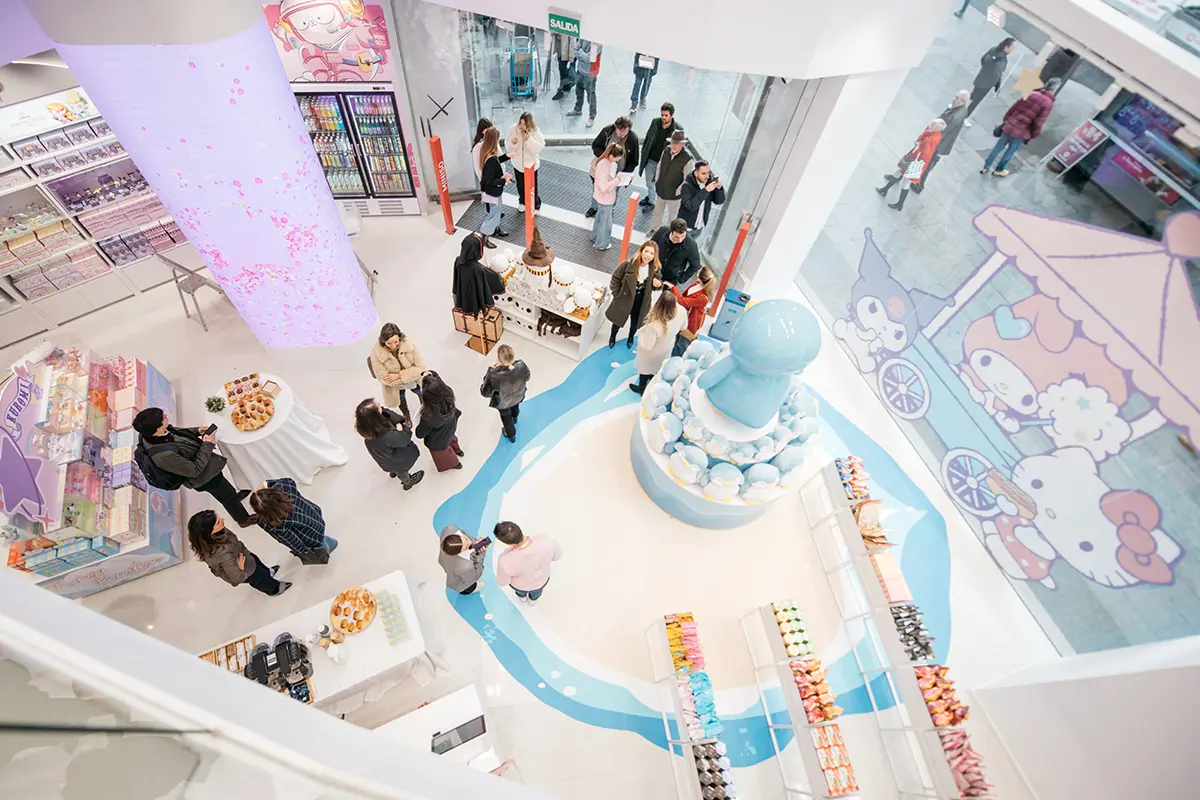 Ya han abierto las puertas de la nueva flagship de la primera MINISO Land en Europa y  ha elegido la icónica Gran Vía para ello..  