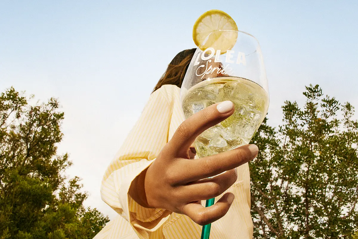 Lolea Spritz es la nueva bebida natural a la que no podrás resistirte en los tardeos. 