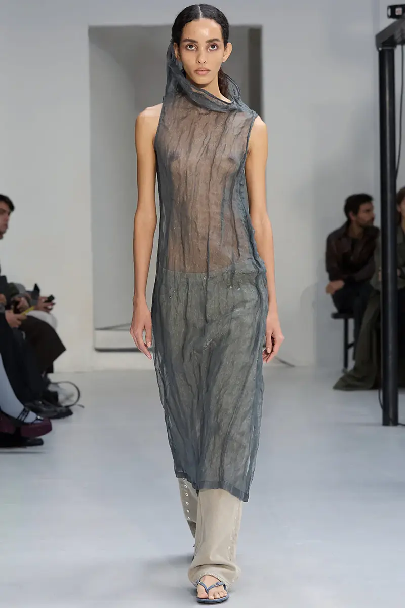 ¿Te atreves con las transparencias? La tendencia que domina el verano con elegancia y sutileza 