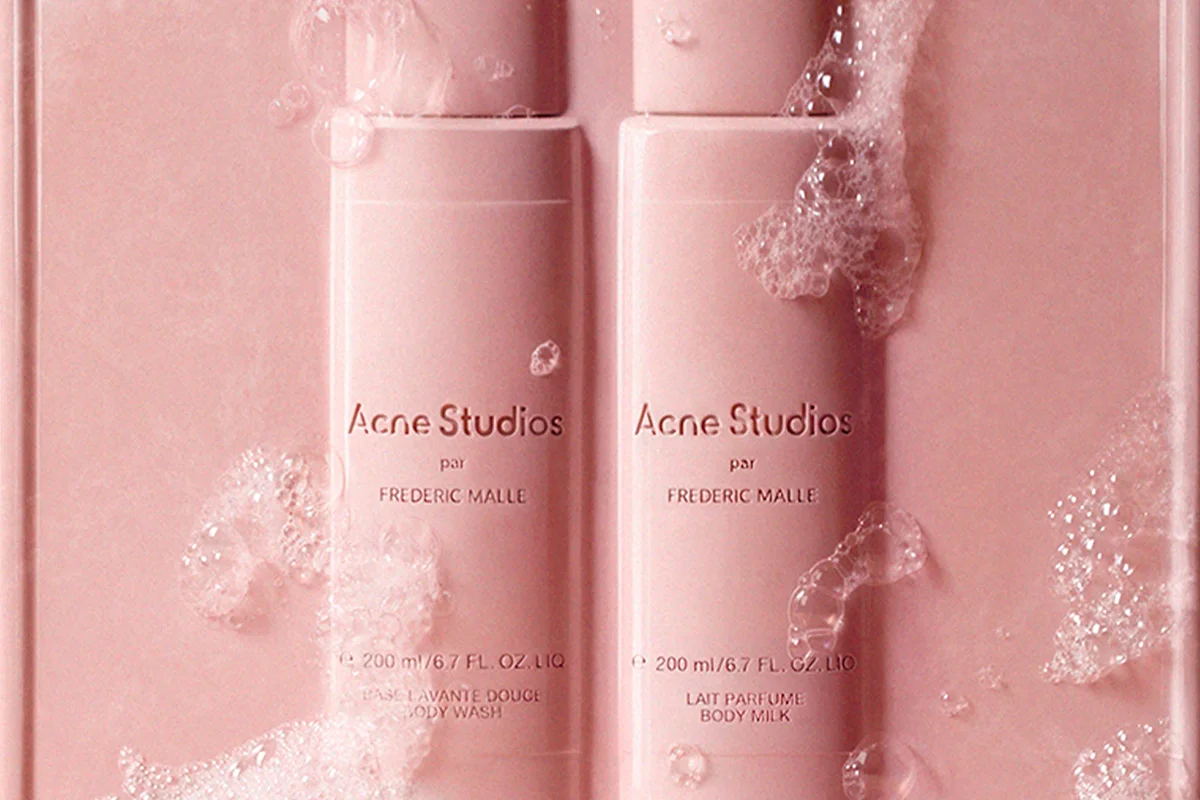 Acne Studios y Frédéric Malle transforman su icónica fragancia en una experiencia corporal