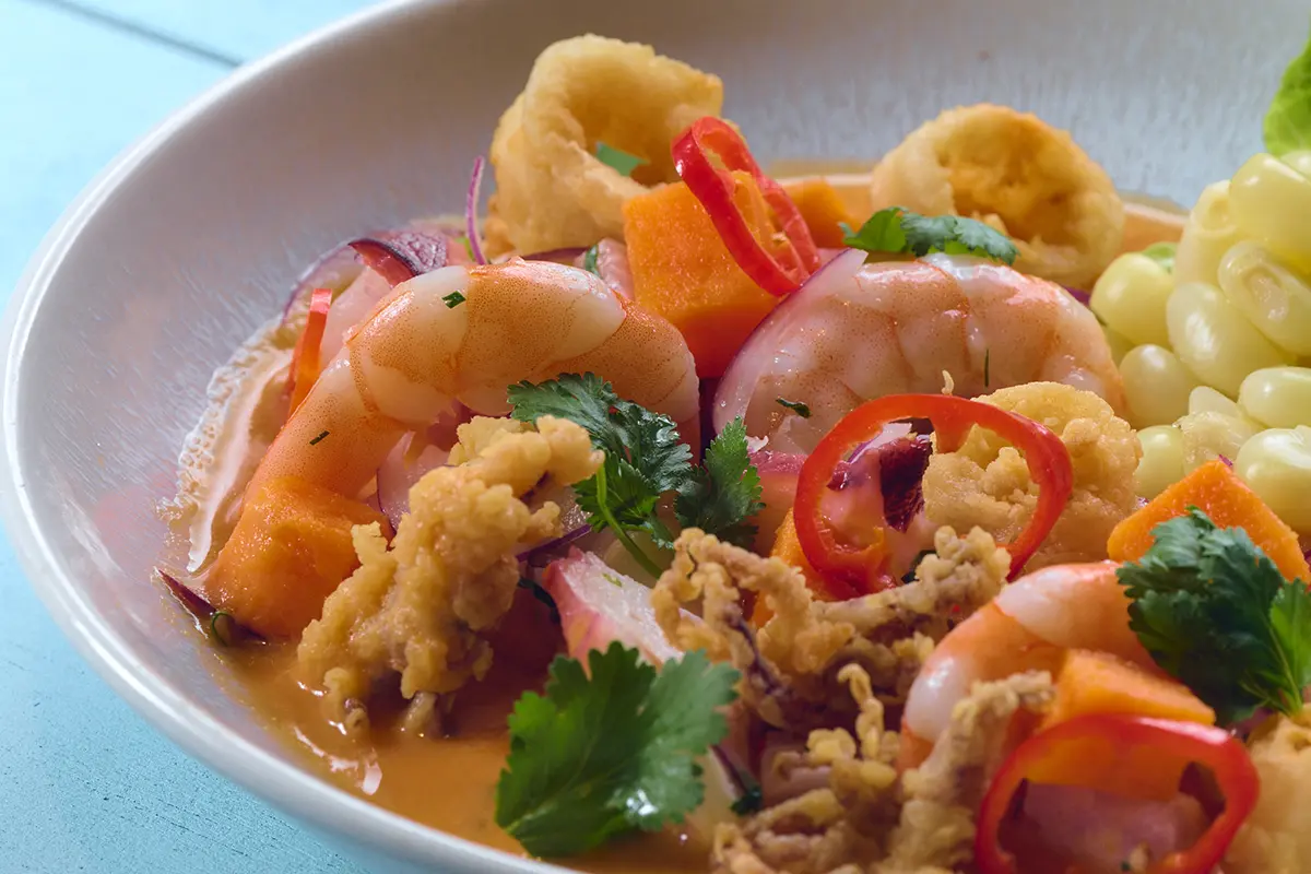 Bajo la dirección del chef Rodrigo Ferrer de Lima, el restaurante La Mar aterrizaba en Madrid como mejor exponente de la reconocida propuesta gastronómica de inspiración peruana. 