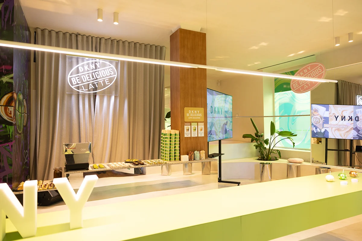 DKNY Latte Collection: la “pop up” en Madrid que une café, música y perfumes