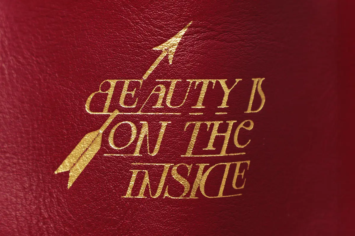 Un bolso exclusivo de Mercules y tres cosméticos con efecto guapa de Byoode forman el tándem irresistible que va desde ya directo a tu wishlist.  