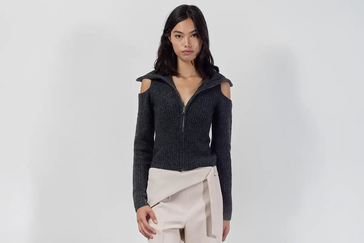 MIM sorprende con su primera línea de ropa: 46 prendas para el día y la noche