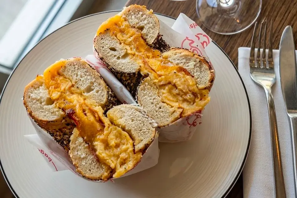 El bagel neoyorquino de Perrachica y Mazál Bagels en Madrid