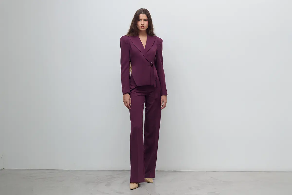 MIM sorprende con su primera línea de ropa: 46 prendas para el día y la noche