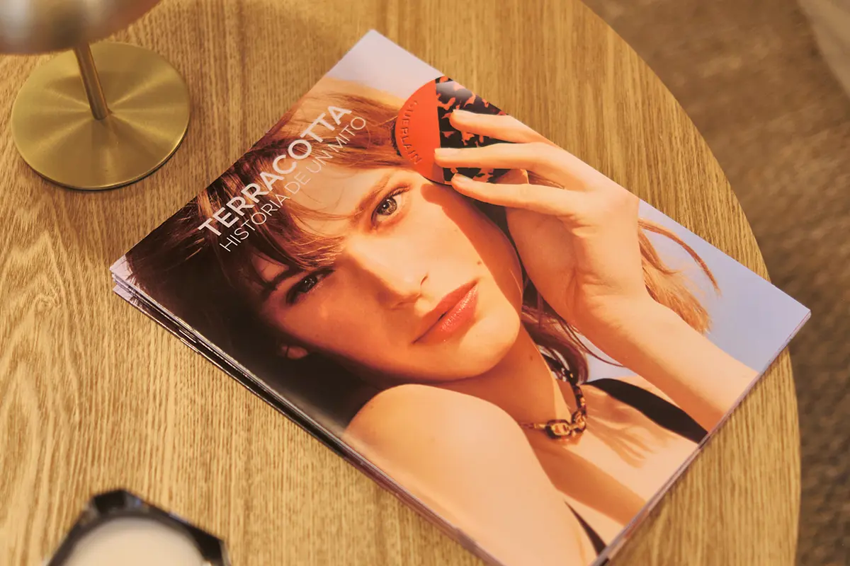 La pop-up de Guerlain donde el maquillaje se vive con aroma a café y sol