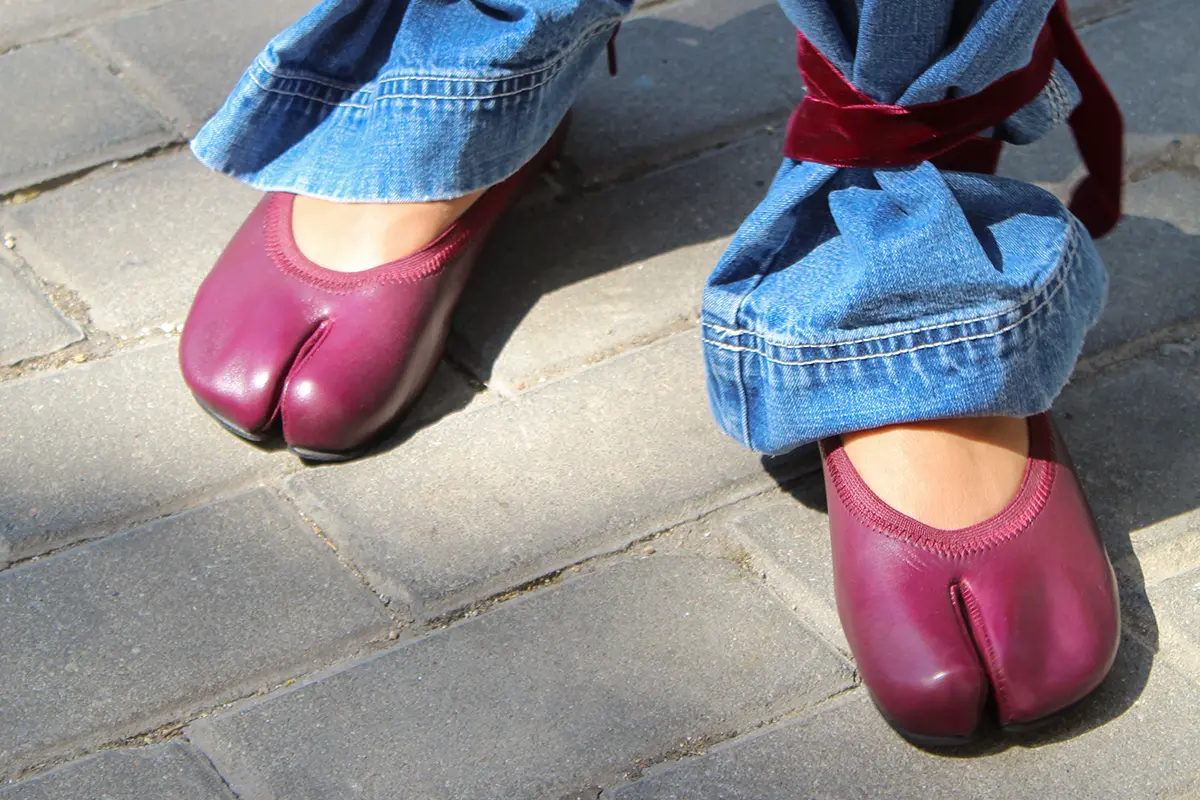 Pop Up en Madrid: Libertas Barefoot presenta sus elegantes bailarinas en ante verde