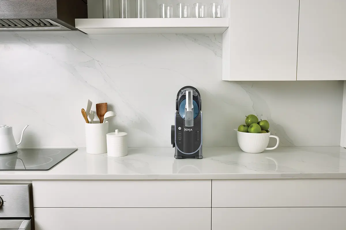 La revolución de las bebidas heladas llega a nuestra cocina con la Ninja SLUSHi, una máquina que permite disfrutar de granizados de calidad profesional en el hogar.